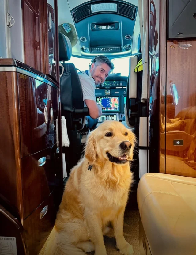 We love dogs & dogs love us :) #traveling #comfortable #petphotography #aviationdaily #privatejet